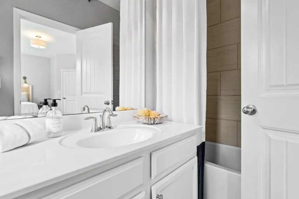 352 Provenance Drive, Sandy Springs, Georgia 30328, 3 Bedrooms Bedrooms, ,3 BathroomsBathrooms,Residential,Sold,352 Provenance Drive,6705933