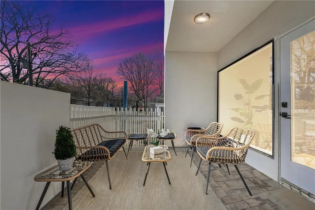 virtual twilight of the front patio (half)