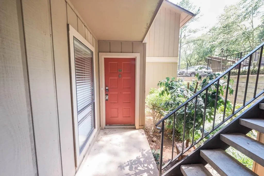 8740 Roswell Road Unit 4b, Atlanta, Georgia 30350, 2 Bedrooms Bedrooms, ,2 BathroomsBathrooms,Residential,Sold,8740 Roswell Road Unit 4b,5871787