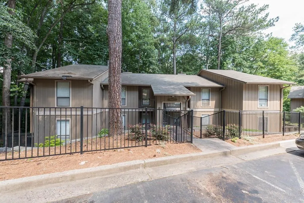 8740 Roswell Road Unit 4b, Atlanta, Georgia 30350, 2 Bedrooms Bedrooms, ,2 BathroomsBathrooms,Residential,Sold,8740 Roswell Road Unit 4b,5871787