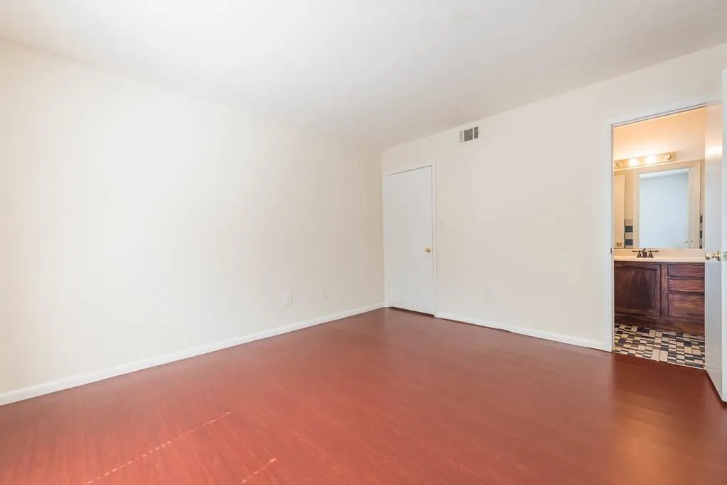 8740 Roswell Road Unit 4b, Atlanta, Georgia 30350, 2 Bedrooms Bedrooms, ,2 BathroomsBathrooms,Residential,Sold,8740 Roswell Road Unit 4b,5871787