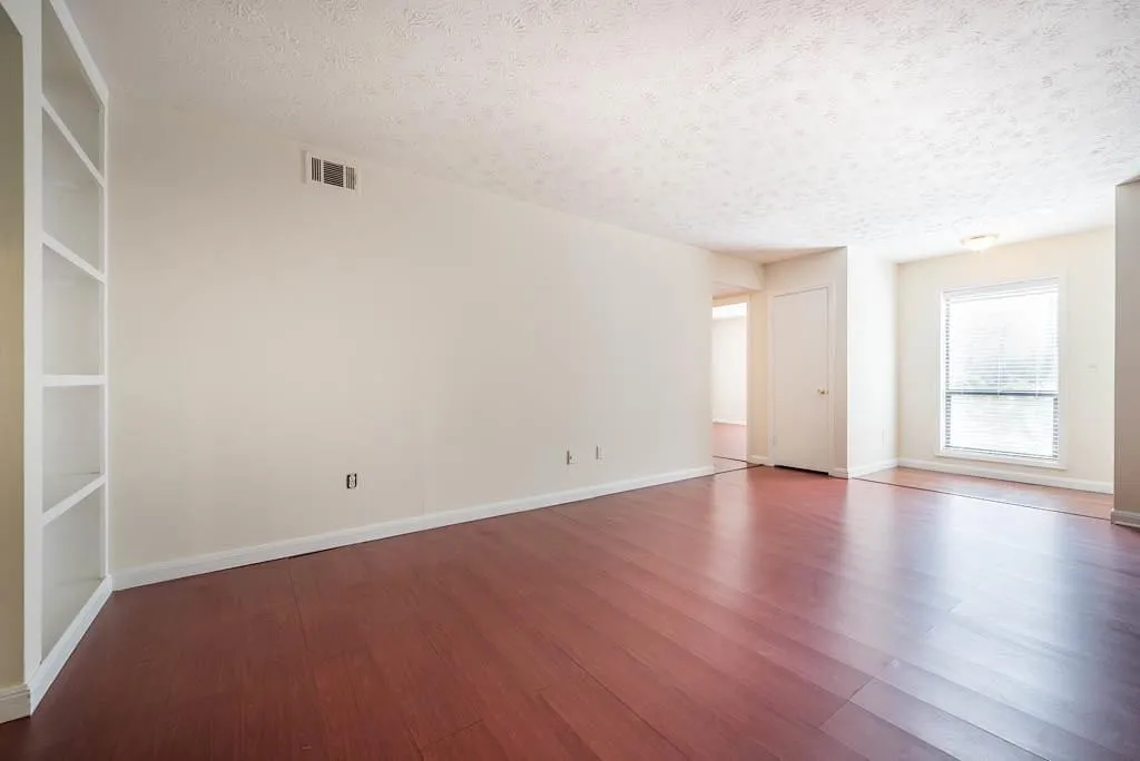 8740 Roswell Road Unit 4b, Atlanta, Georgia 30350, 2 Bedrooms Bedrooms, ,2 BathroomsBathrooms,Residential,Sold,8740 Roswell Road Unit 4b,5871787