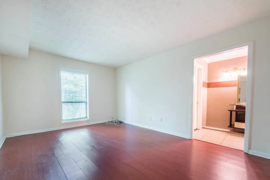 8740 Roswell Road Unit 4b, Atlanta, Georgia 30350, 2 Bedrooms Bedrooms, ,2 BathroomsBathrooms,Residential,Sold,8740 Roswell Road Unit 4b,5871787