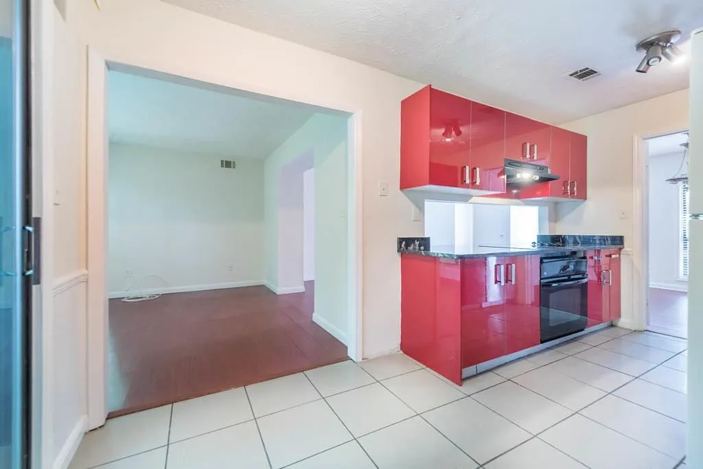 8740 Roswell Road Unit 4b, Atlanta, Georgia 30350, 2 Bedrooms Bedrooms, ,2 BathroomsBathrooms,Residential,Sold,8740 Roswell Road Unit 4b,5871787