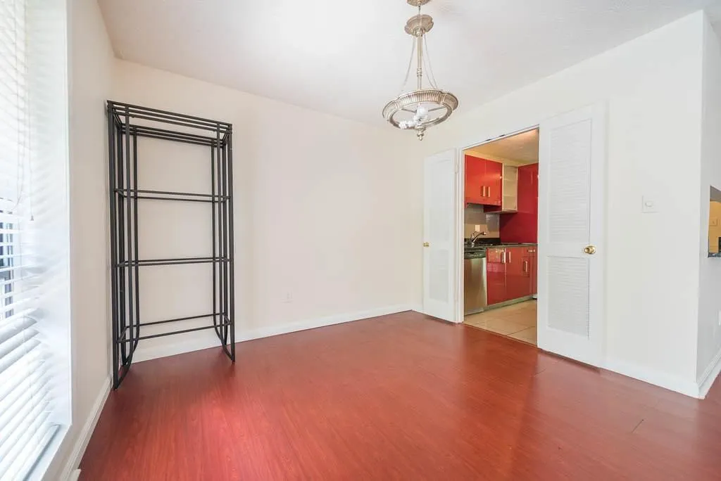 8740 Roswell Road Unit 4b, Atlanta, Georgia 30350, 2 Bedrooms Bedrooms, ,2 BathroomsBathrooms,Residential,Sold,8740 Roswell Road Unit 4b,5871787