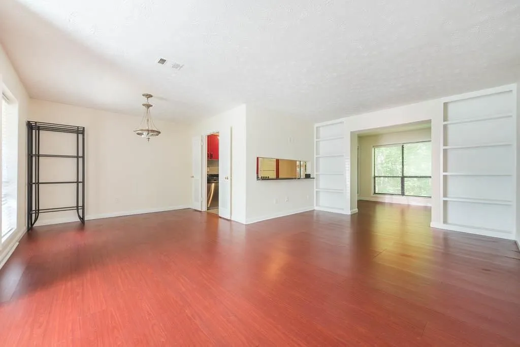 8740 Roswell Road Unit 4b, Atlanta, Georgia 30350, 2 Bedrooms Bedrooms, ,2 BathroomsBathrooms,Residential,Sold,8740 Roswell Road Unit 4b,5871787