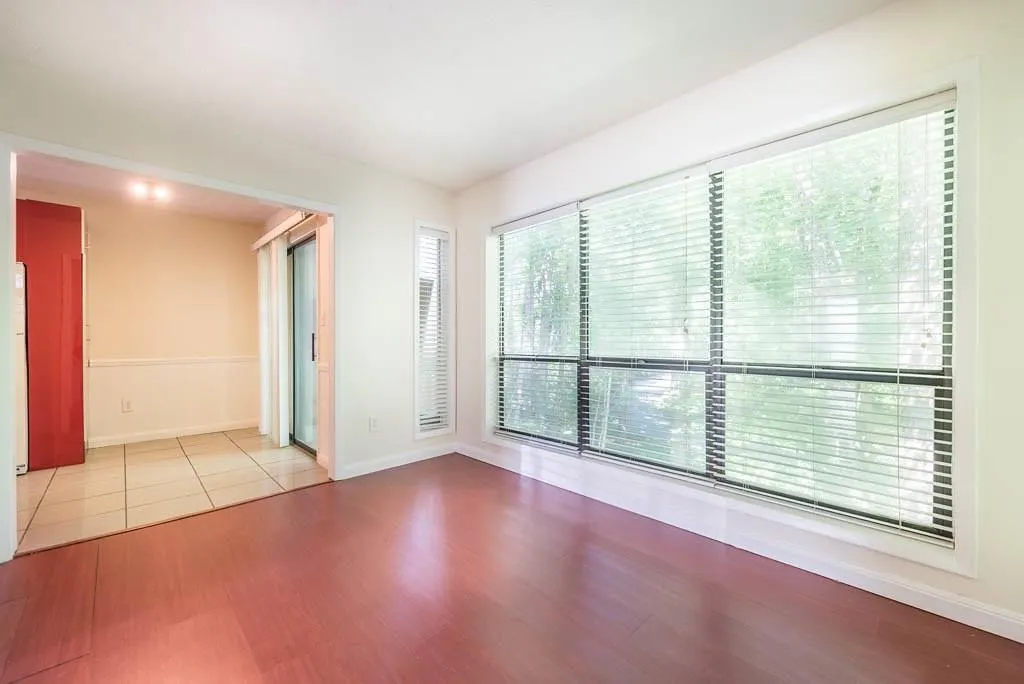 8740 Roswell Road Unit 4b, Atlanta, Georgia 30350, 2 Bedrooms Bedrooms, ,2 BathroomsBathrooms,Residential,Sold,8740 Roswell Road Unit 4b,5871787