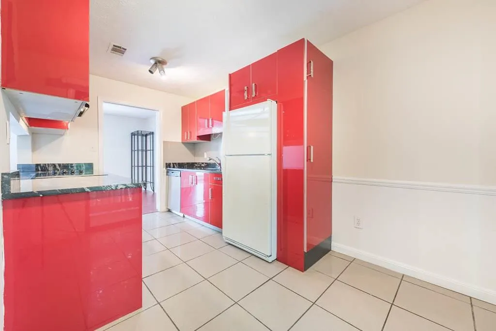 8740 Roswell Road Unit 4b, Atlanta, Georgia 30350, 2 Bedrooms Bedrooms, ,2 BathroomsBathrooms,Residential,Sold,8740 Roswell Road Unit 4b,5871787