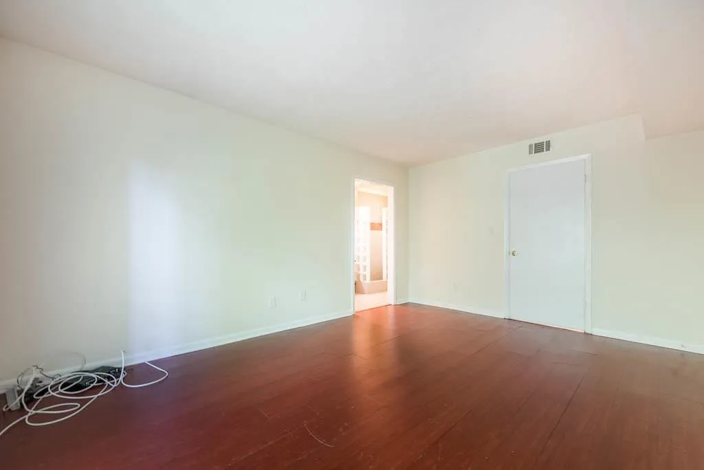 8740 Roswell Road Unit 4b, Atlanta, Georgia 30350, 2 Bedrooms Bedrooms, ,2 BathroomsBathrooms,Residential,Sold,8740 Roswell Road Unit 4b,5871787