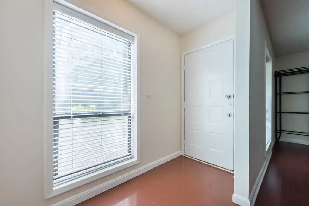 8740 Roswell Road Unit 4b, Atlanta, Georgia 30350, 2 Bedrooms Bedrooms, ,2 BathroomsBathrooms,Residential,Sold,8740 Roswell Road Unit 4b,5871787