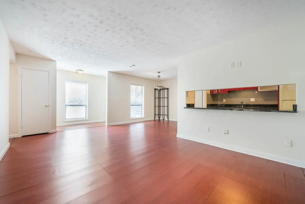 8740 Roswell Road Unit 4b, Atlanta, Georgia 30350, 2 Bedrooms Bedrooms, ,2 BathroomsBathrooms,Residential,Sold,8740 Roswell Road Unit 4b,5871787