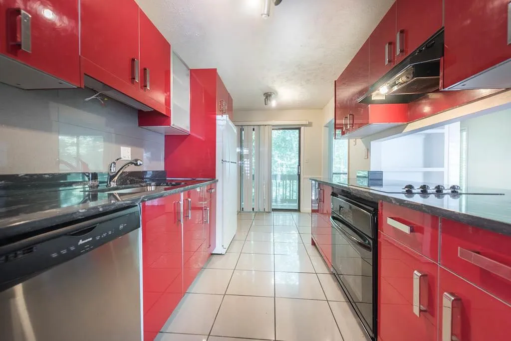 8740 Roswell Road Unit 4b, Atlanta, Georgia 30350, 2 Bedrooms Bedrooms, ,2 BathroomsBathrooms,Residential,Sold,8740 Roswell Road Unit 4b,5871787