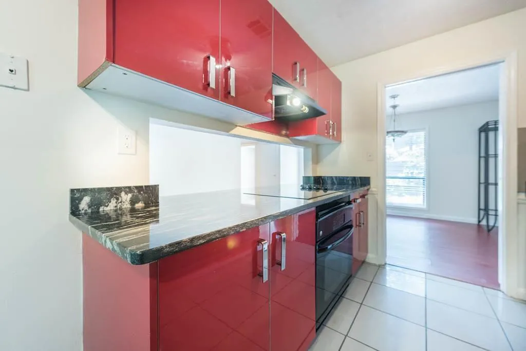 8740 Roswell Road Unit 4b, Atlanta, Georgia 30350, 2 Bedrooms Bedrooms, ,2 BathroomsBathrooms,Residential,Sold,8740 Roswell Road Unit 4b,5871787