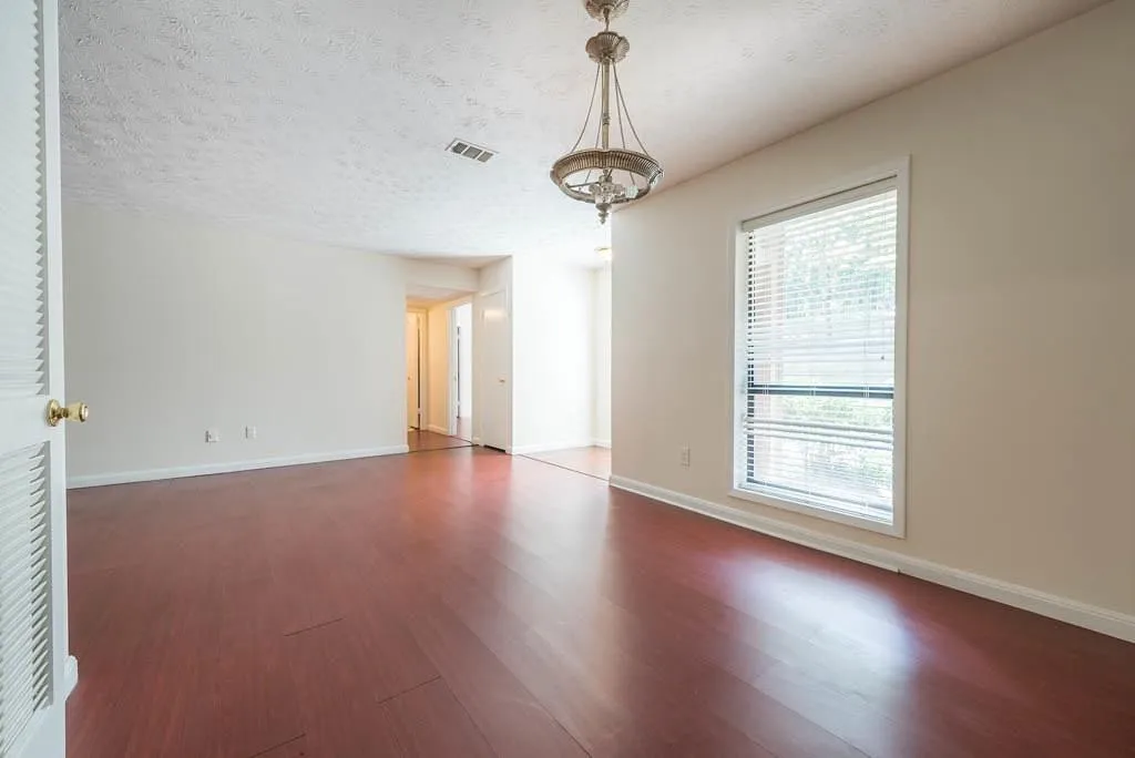 8740 Roswell Road Unit 4b, Atlanta, Georgia 30350, 2 Bedrooms Bedrooms, ,2 BathroomsBathrooms,Residential,Sold,8740 Roswell Road Unit 4b,5871787