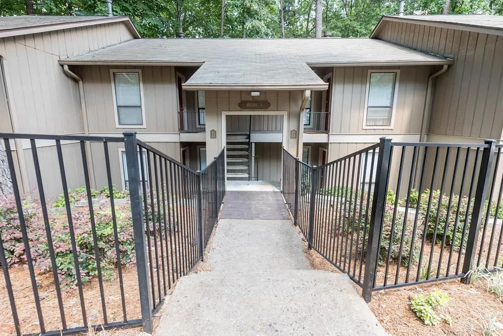 8740 Roswell Road Unit 4b, Atlanta, Georgia 30350, 2 Bedrooms Bedrooms, ,2 BathroomsBathrooms,Residential,Sold,8740 Roswell Road Unit 4b,5871787
