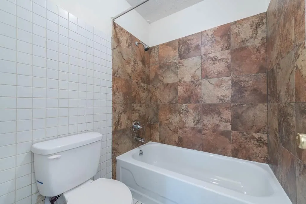 8740 Roswell Road Unit 4b, Atlanta, Georgia 30350, 2 Bedrooms Bedrooms, ,2 BathroomsBathrooms,Residential,Sold,8740 Roswell Road Unit 4b,5871787