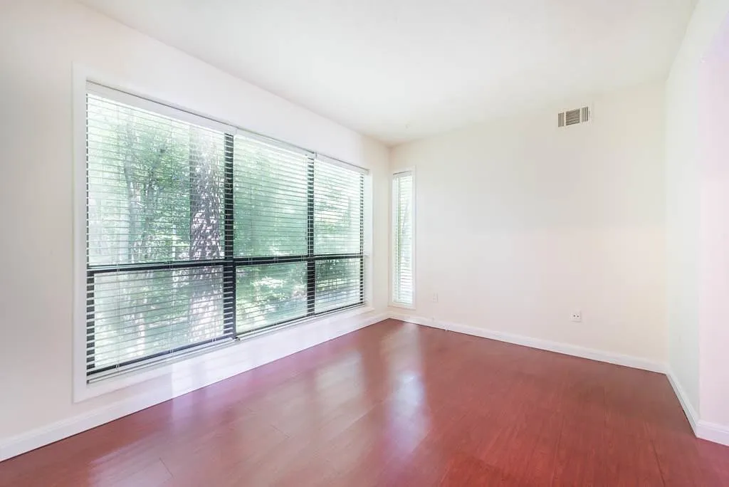 8740 Roswell Road Unit 4b, Atlanta, Georgia 30350, 2 Bedrooms Bedrooms, ,2 BathroomsBathrooms,Residential,Sold,8740 Roswell Road Unit 4b,5871787