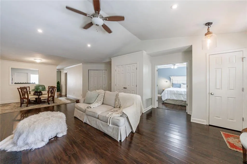 1836 S Garden Court Ne, Brookhaven, Georgia 30319, 2 Bedrooms Bedrooms, ,2 BathroomsBathrooms,Residential,For Sale,1836 S Garden Court Ne,7666245