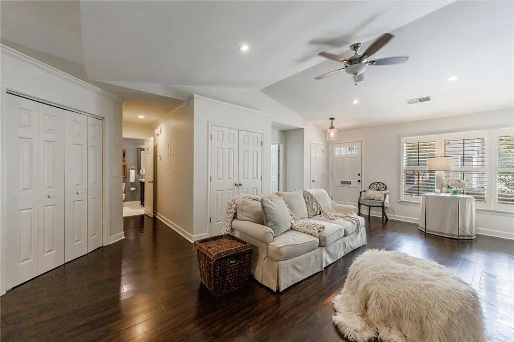 1836 S Garden Court Ne, Brookhaven, Georgia 30319, 2 Bedrooms Bedrooms, ,2 BathroomsBathrooms,Residential,For Sale,1836 S Garden Court Ne,7666245