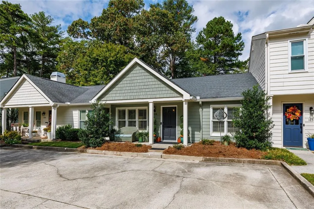 1836 S Garden Court Ne, Brookhaven, Georgia 30319, 2 Bedrooms Bedrooms, ,2 BathroomsBathrooms,Residential,For Sale,1836 S Garden Court Ne,7666245