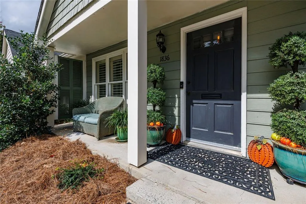 1836 S Garden Court Ne, Brookhaven, Georgia 30319, 2 Bedrooms Bedrooms, ,2 BathroomsBathrooms,Residential,For Sale,1836 S Garden Court Ne,7666245