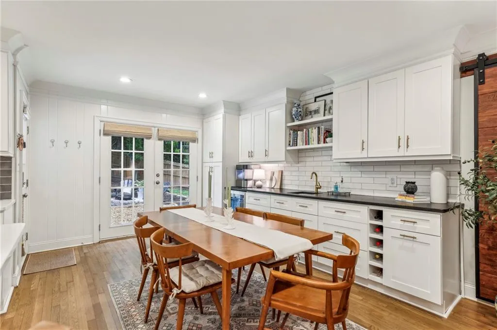 Wet Bar, Additional pantry & storage