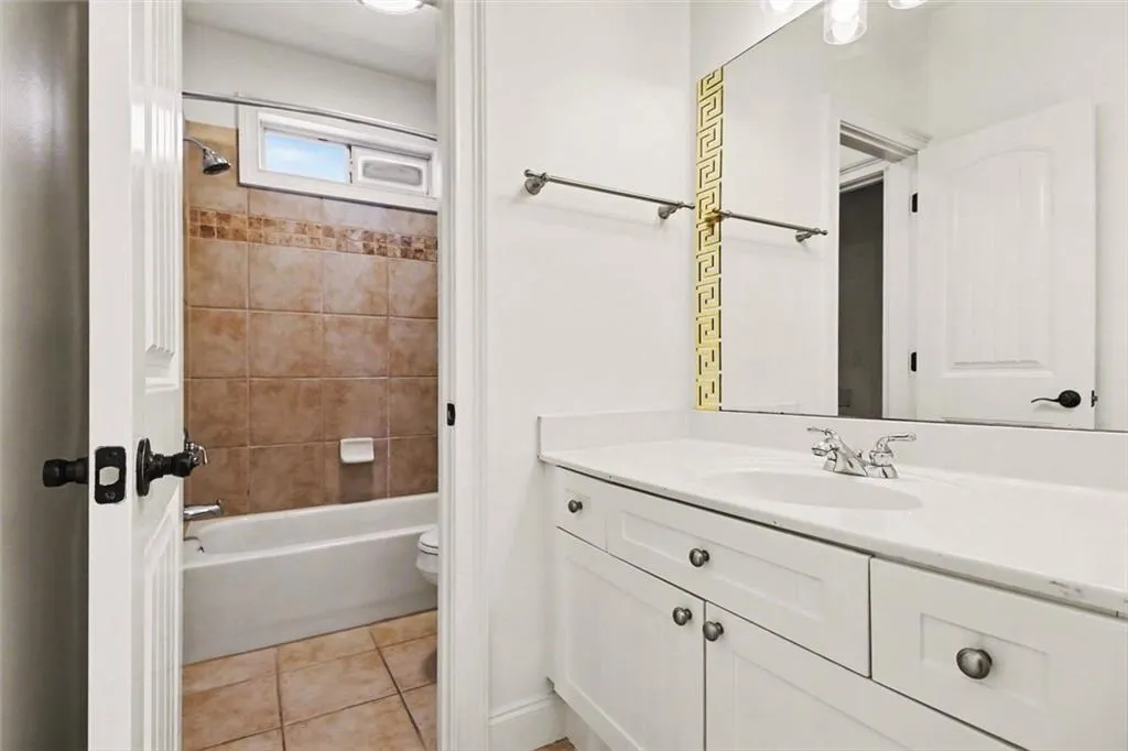 Full Bathroom