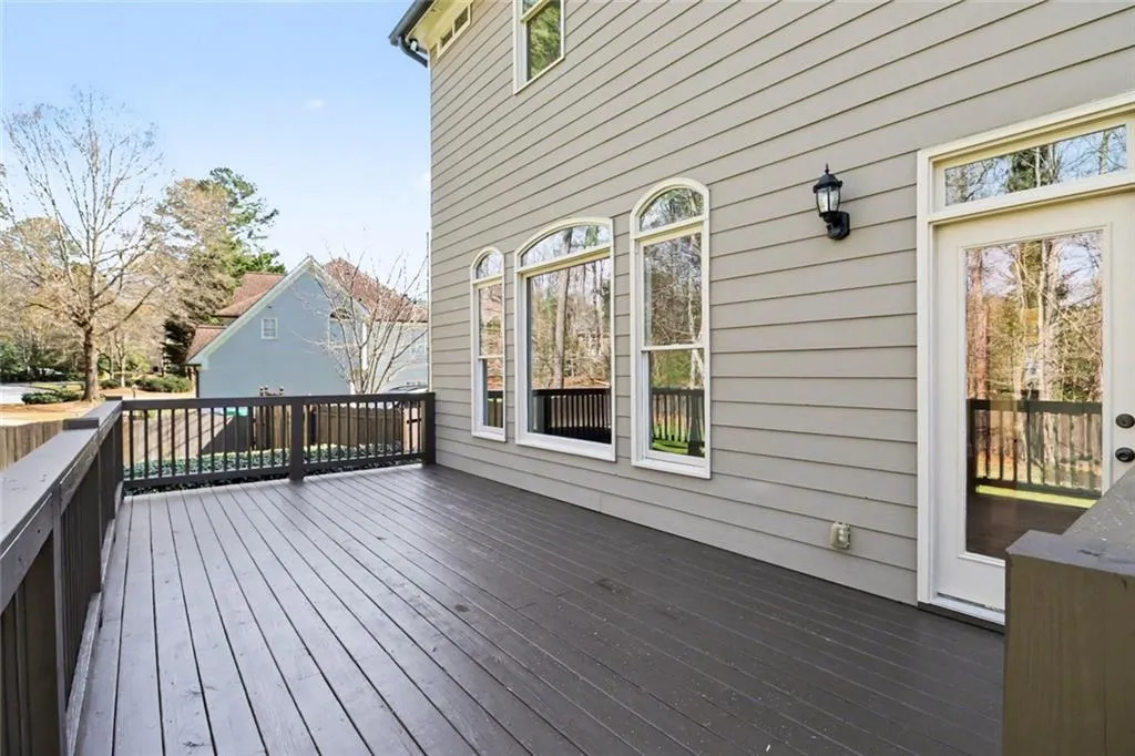 New Large Deck, Perfect for Entertaining