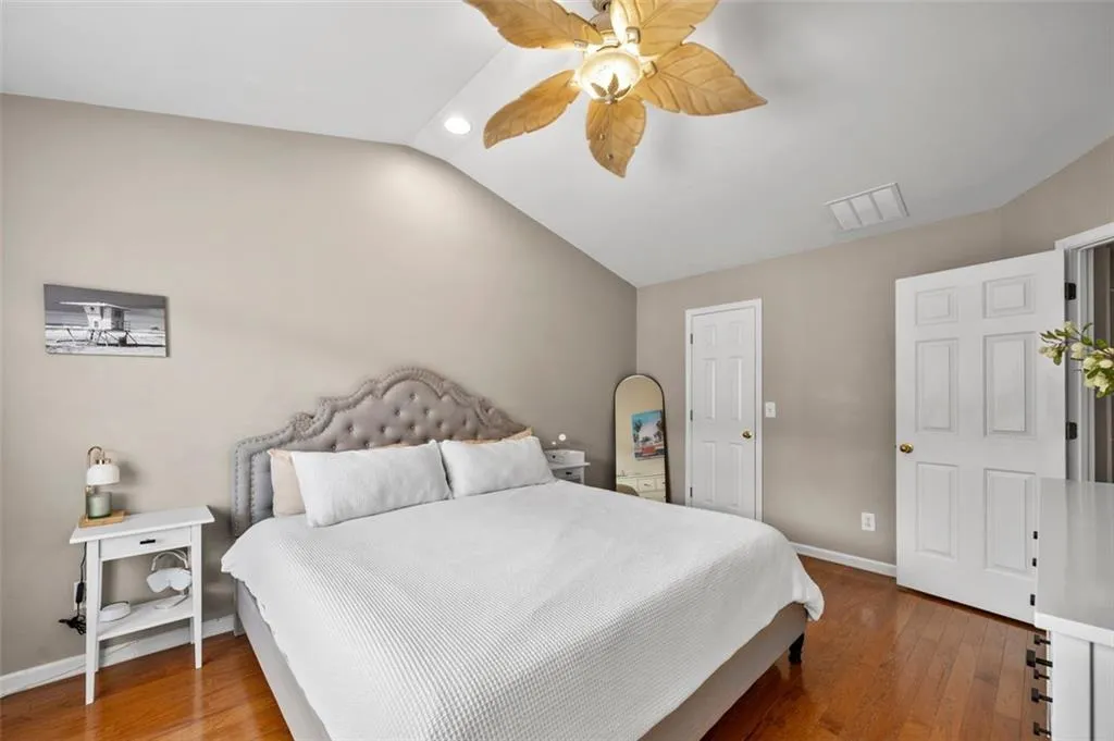 3542 Chattahoochee Summit Lane Se, Atlanta, Georgia 30339, 3 Bedrooms Bedrooms, ,3 BathroomsBathrooms,Residential,For Sale,3542 Chattahoochee Summit Lane Se,7642819