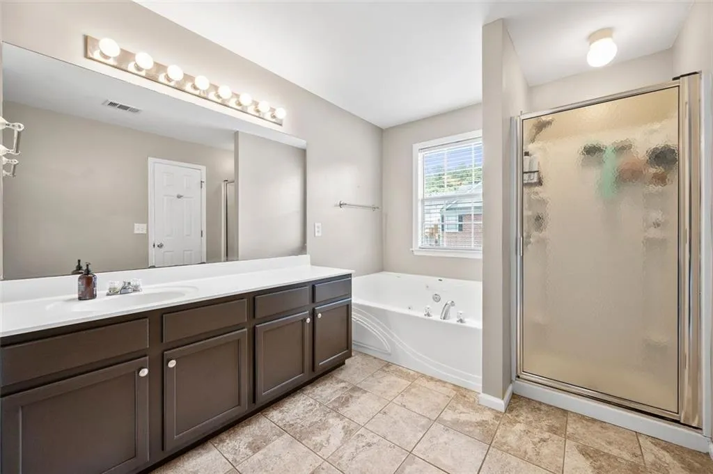 3542 Chattahoochee Summit Lane Se, Atlanta, Georgia 30339, 3 Bedrooms Bedrooms, ,3 BathroomsBathrooms,Residential,For Sale,3542 Chattahoochee Summit Lane Se,7642819