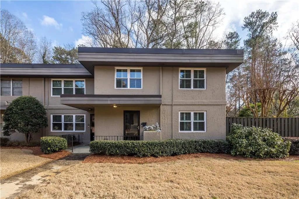 319 Lakemoore Drive Ne Unit F, Atlanta, Georgia 30342, 2 Bedrooms Bedrooms, ,2 BathroomsBathrooms,Residential,Sold,319 Lakemoore Drive Ne Unit F,5951035