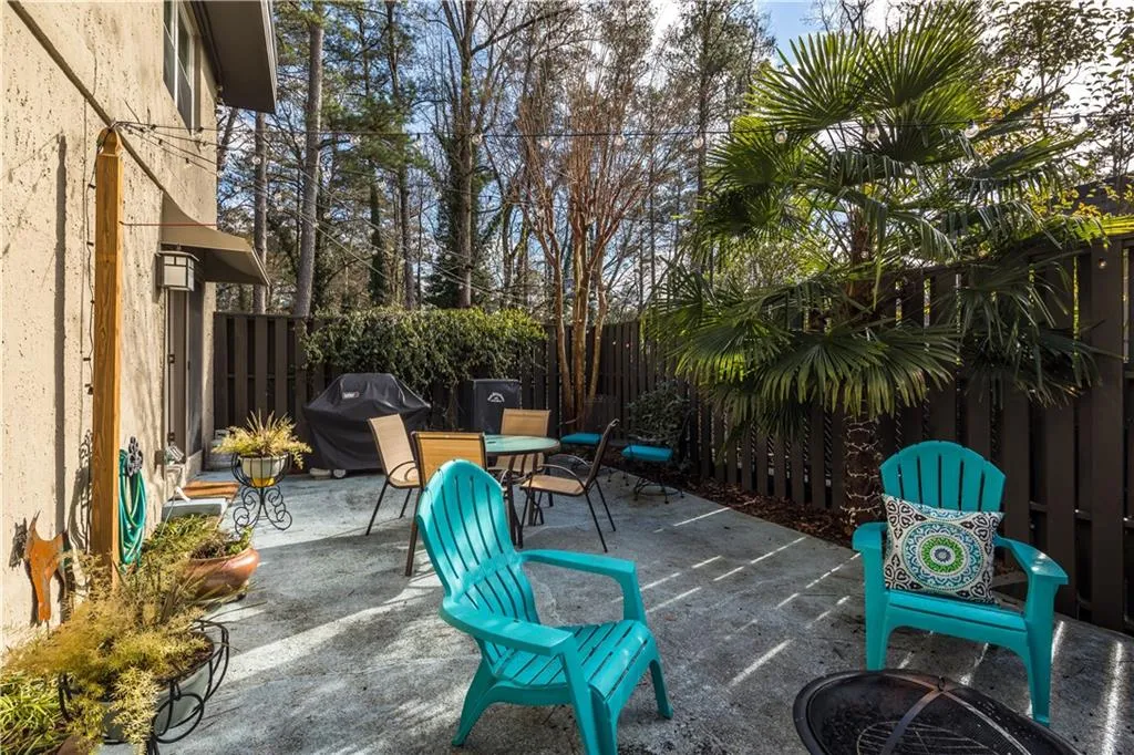 319 Lakemoore Drive Ne Unit F, Atlanta, Georgia 30342, 2 Bedrooms Bedrooms, ,2 BathroomsBathrooms,Residential,Sold,319 Lakemoore Drive Ne Unit F,5951035