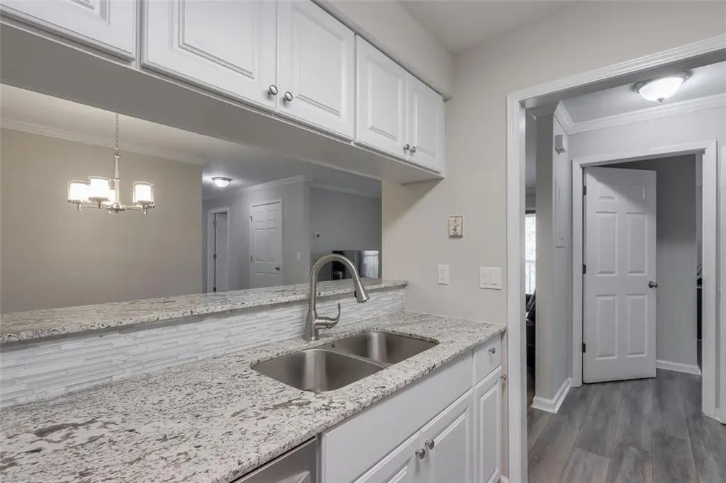 405 Barrington Hills Drive, Sandy Springs, Georgia 30350, 2 Bedrooms Bedrooms, ,2 BathroomsBathrooms,Residential,Sold,405 Barrington Hills Drive,6847193