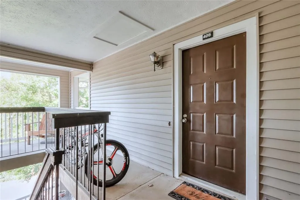 405 Barrington Hills Drive, Sandy Springs, Georgia 30350, 2 Bedrooms Bedrooms, ,2 BathroomsBathrooms,Residential,Sold,405 Barrington Hills Drive,6847193