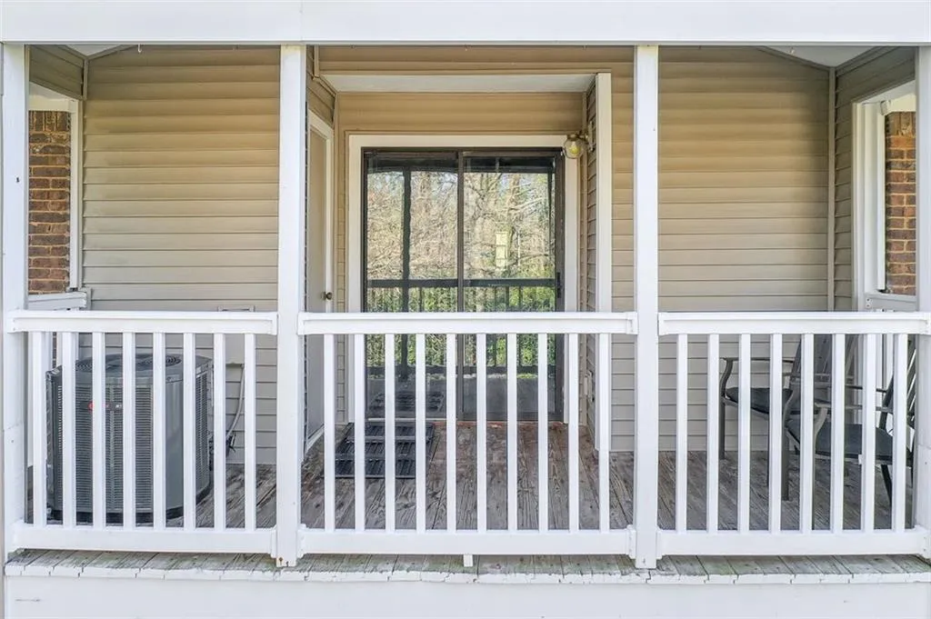 405 Barrington Hills Drive, Sandy Springs, Georgia 30350, 2 Bedrooms Bedrooms, ,2 BathroomsBathrooms,Residential,Sold,405 Barrington Hills Drive,6847193