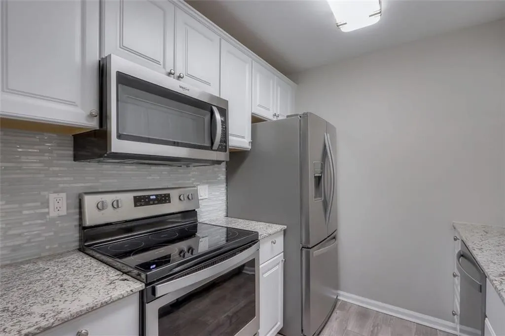 405 Barrington Hills Drive, Sandy Springs, Georgia 30350, 2 Bedrooms Bedrooms, ,2 BathroomsBathrooms,Residential,Sold,405 Barrington Hills Drive,6847193