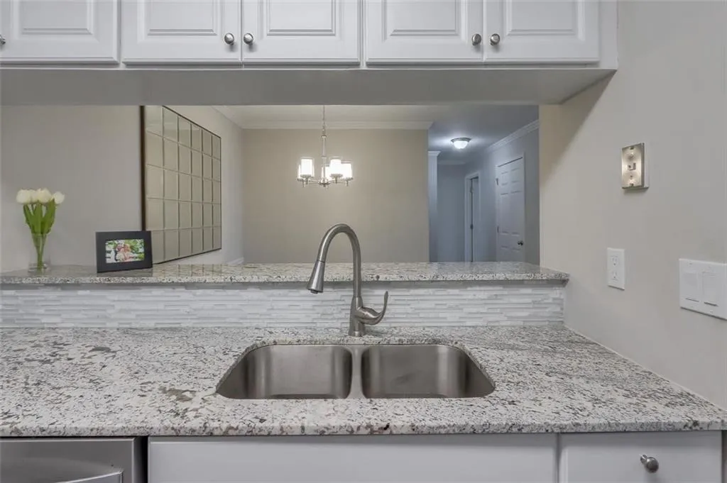 405 Barrington Hills Drive, Sandy Springs, Georgia 30350, 2 Bedrooms Bedrooms, ,2 BathroomsBathrooms,Residential,Sold,405 Barrington Hills Drive,6847193