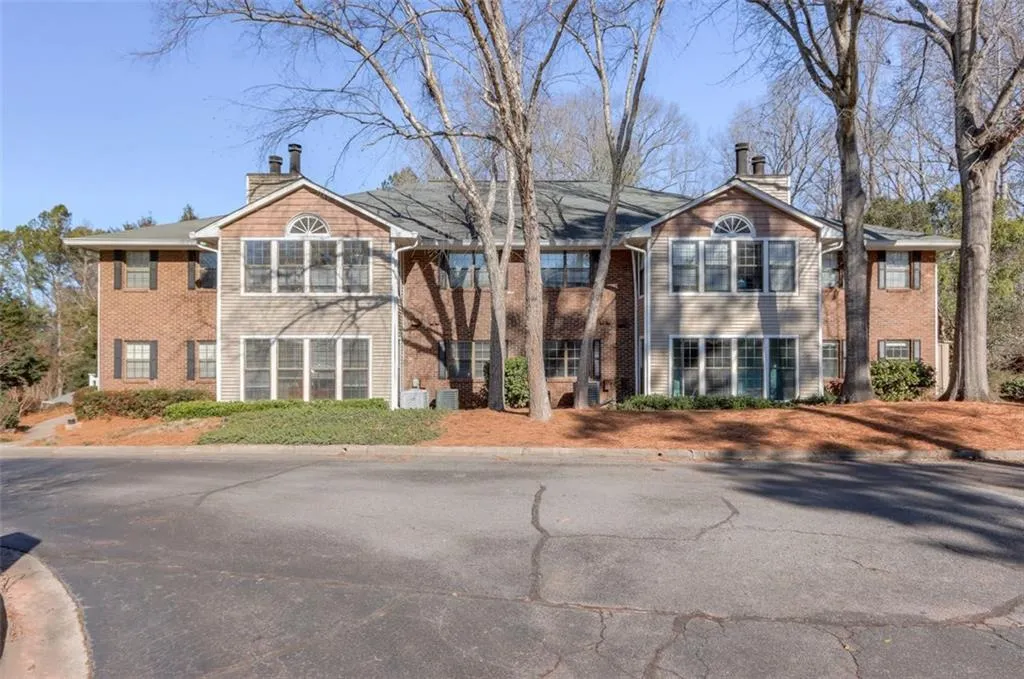 405 Barrington Hills Drive, Sandy Springs, Georgia 30350, 2 Bedrooms Bedrooms, ,2 BathroomsBathrooms,Residential,Sold,405 Barrington Hills Drive,6847193