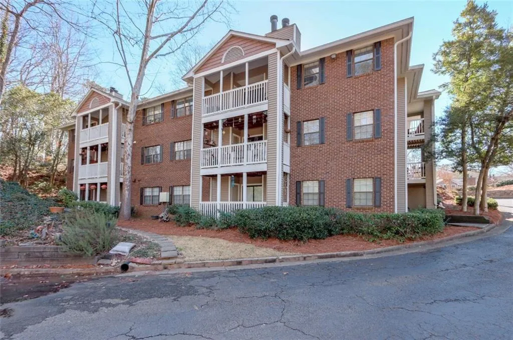 405 Barrington Hills Drive, Sandy Springs, Georgia 30350, 2 Bedrooms Bedrooms, ,2 BathroomsBathrooms,Residential,Sold,405 Barrington Hills Drive,6847193