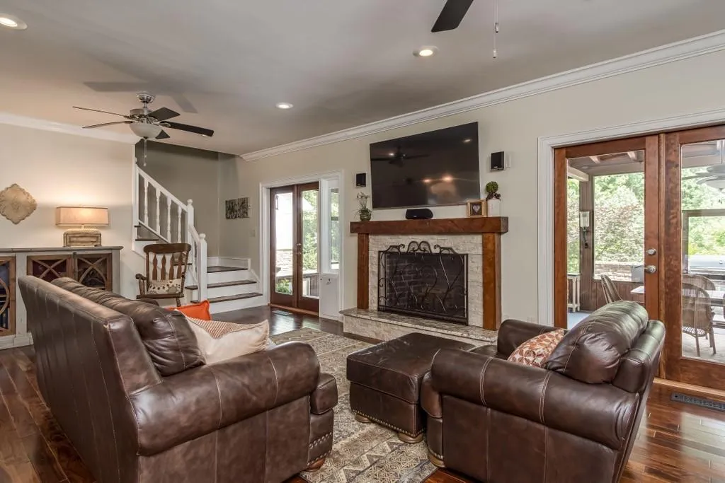 1310 Heards Ferry Road Nw, Atlanta, Georgia 30328, 5 Bedrooms Bedrooms, ,6 BathroomsBathrooms,Residential,Sold,1310 Heards Ferry Road Nw,6736969