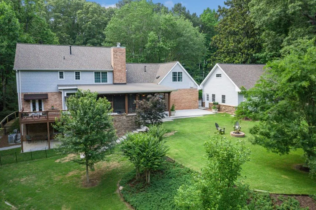 1310 Heards Ferry Road Nw, Atlanta, Georgia 30328, 5 Bedrooms Bedrooms, ,6 BathroomsBathrooms,Residential,Sold,1310 Heards Ferry Road Nw,6736969