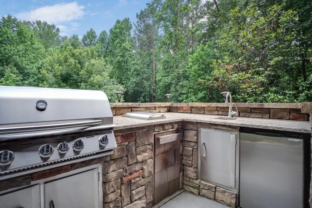 1310 Heards Ferry Road Nw, Atlanta, Georgia 30328, 5 Bedrooms Bedrooms, ,6 BathroomsBathrooms,Residential,Sold,1310 Heards Ferry Road Nw,6736969