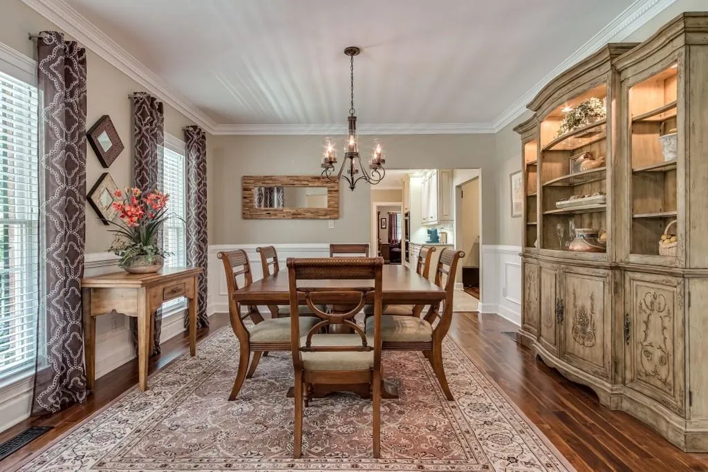 1310 Heards Ferry Road Nw, Atlanta, Georgia 30328, 5 Bedrooms Bedrooms, ,6 BathroomsBathrooms,Residential,Sold,1310 Heards Ferry Road Nw,6736969
