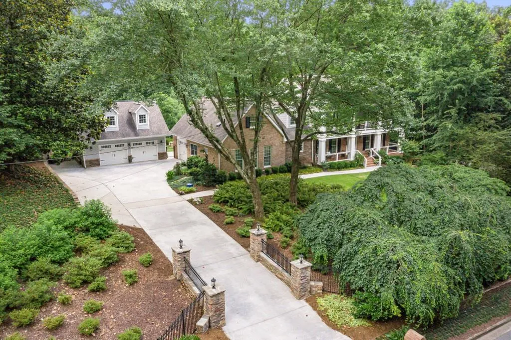 1310 Heards Ferry Road Nw, Atlanta, Georgia 30328, 5 Bedrooms Bedrooms, ,6 BathroomsBathrooms,Residential,Sold,1310 Heards Ferry Road Nw,6736969