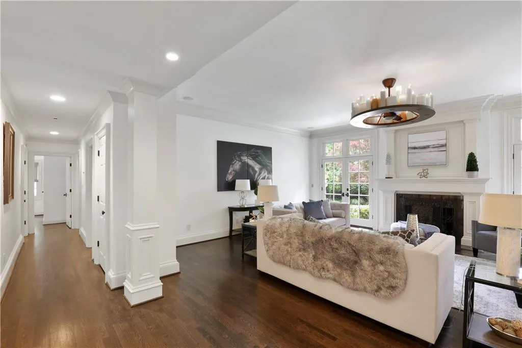 4917 Rebel Trail, Atlanta, Georgia 30327, 6 Bedrooms Bedrooms, ,5 BathroomsBathrooms,Residential,Sold,4917 Rebel Trail,6959559