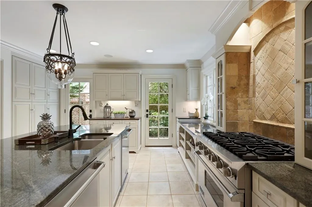 4917 Rebel Trail, Atlanta, Georgia 30327, 6 Bedrooms Bedrooms, ,5 BathroomsBathrooms,Residential,Sold,4917 Rebel Trail,6959559