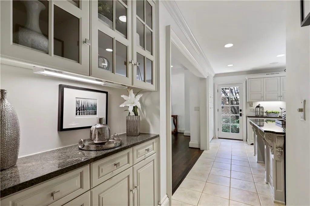 4917 Rebel Trail, Atlanta, Georgia 30327, 6 Bedrooms Bedrooms, ,5 BathroomsBathrooms,Residential,Sold,4917 Rebel Trail,6959559