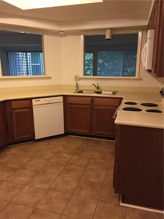 62 Dunwoody Springs Drive Ne Unit 62, Atlanta, Georgia 30328, 3 Bedrooms Bedrooms, ,2 BathroomsBathrooms,Residential,Sold,62 Dunwoody Springs Drive Ne Unit 62,5888168