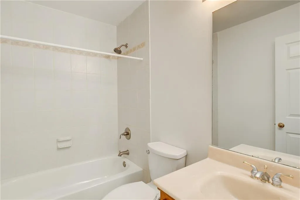 202 Garden Court, Atlanta, Georgia 30328, 3 Bedrooms Bedrooms, ,2 BathroomsBathrooms,Residential,Sold,202 Garden Court,7591663
