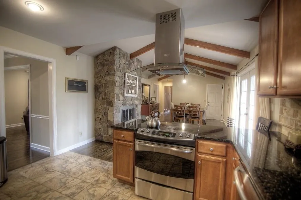 5615 Kayron Drive Ne, Atlanta, Georgia 30342, 3 Bedrooms Bedrooms, ,2 BathroomsBathrooms,Residential,Sold,5615 Kayron Drive Ne,5669065